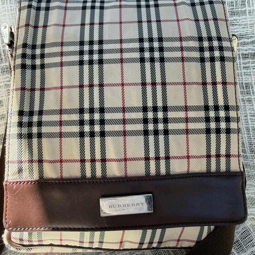 Vintage Burberry Nova Check Messenger Bag Crossbody Unisex - Picture 9 of 17